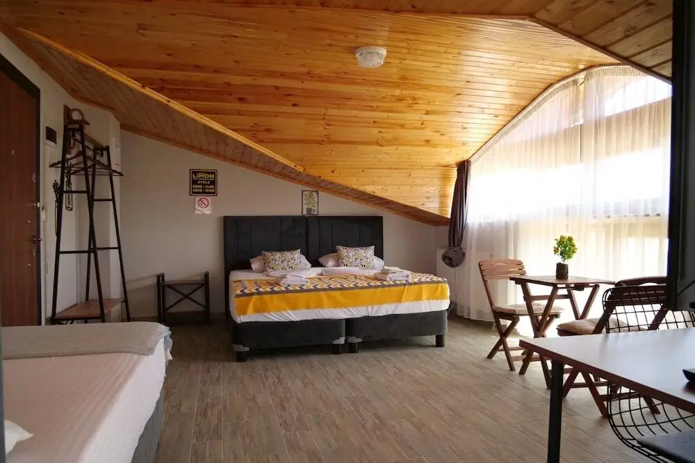 Кыйыкёй: Li̇mon Otel Kiyiköy