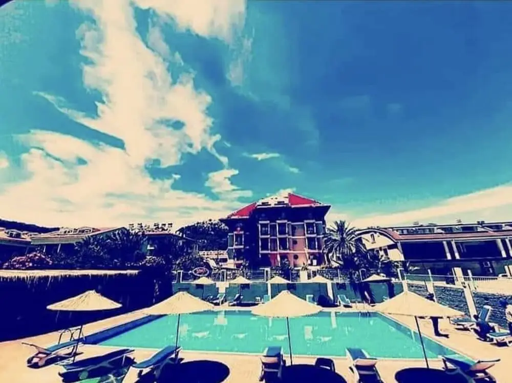 Армуталан: Club Hotel Chicago