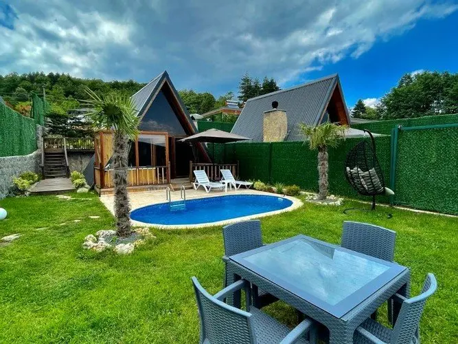 Сакарья: Mavera Bungalov Oval Havuzlu Ve Jakuzili