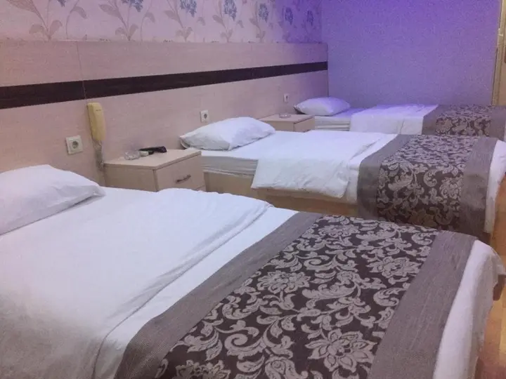 Унье: Otel Burak