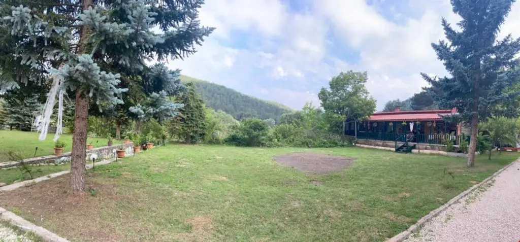 Япракли: Mavi Ladin Garden