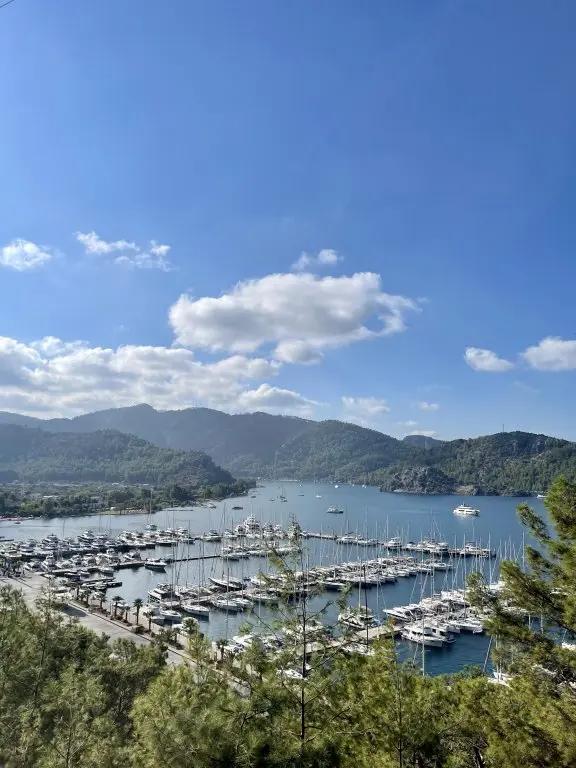 Орхание: Бунгало Marimare Beach & Bungalow