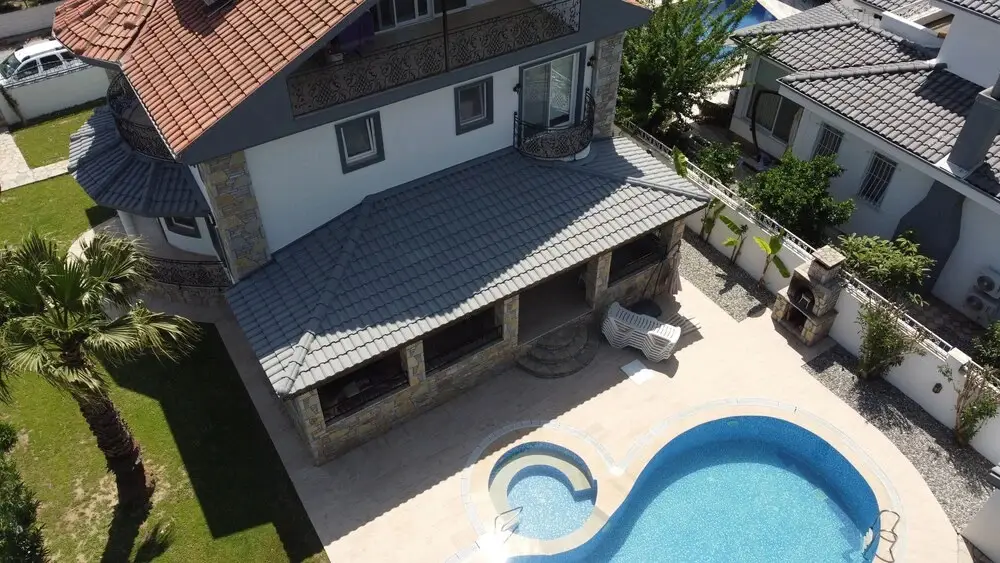 Дальян: Immaculate 4-bed Villa With Large Garden and Pool