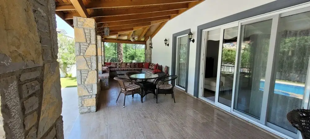 Дальян: Immaculate 4-bed Villa With Large Garden and Pool