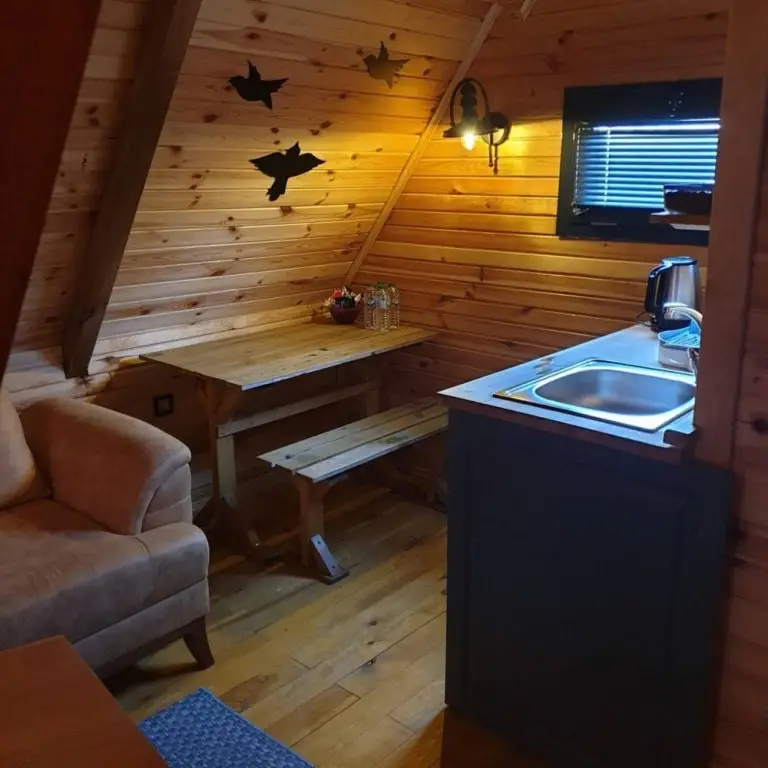 Армутлу: Bungalow With Shared Garden Near Beach in Cinarcik
