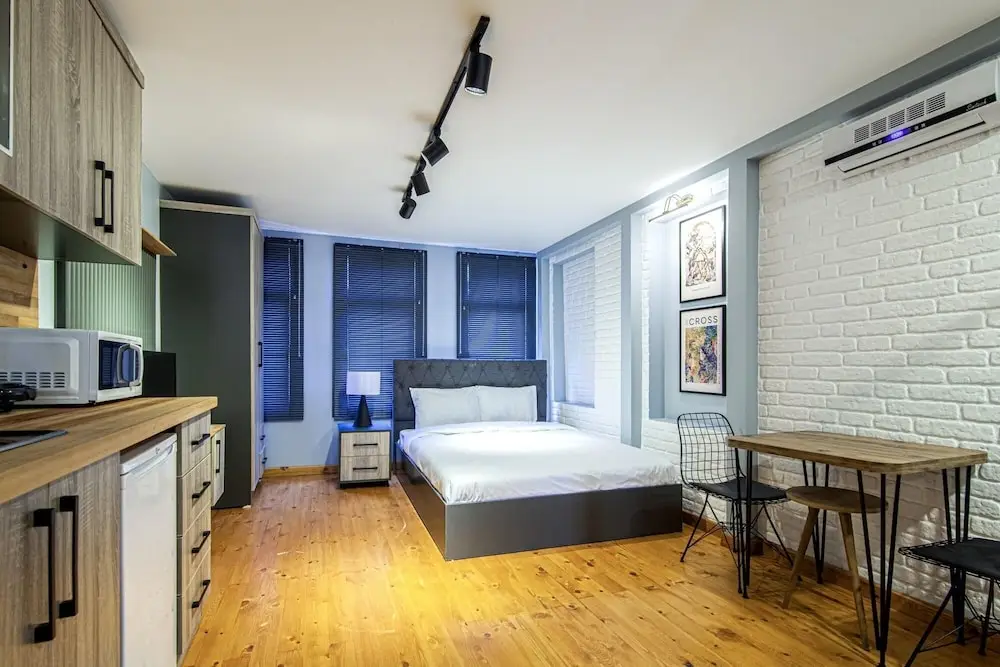 Chic Studio Flat Close to Kennedy Avenue in Fatih — фото 1