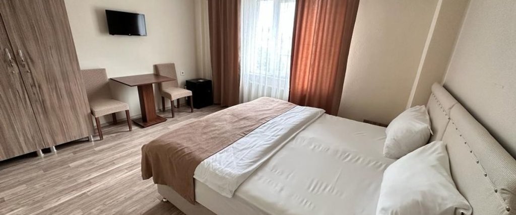Лапсеки: Saygılı Pan-Hotel