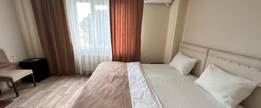 Лапсеки: Saygılı Pan-Hotel