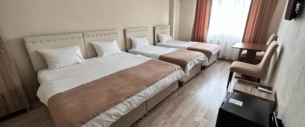 Лапсеки: Saygılı Pan-Hotel