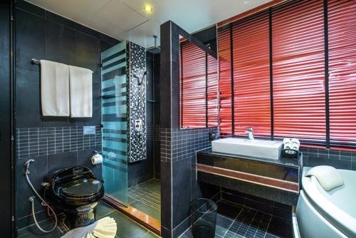 Кату: Absolute Bangla Suites, night walking street, rooftop pool L-04