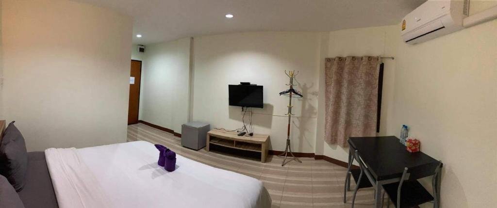 Самутсонгкхрам: Alongkorn hotel by SB