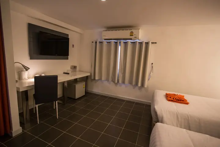 Накхонситхаммарат: The Original Orange Rooms