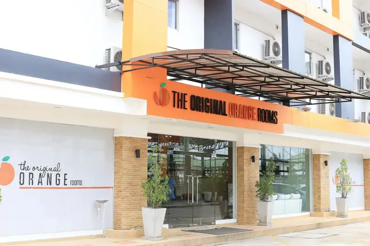 Накхонситхаммарат: The Original Orange Rooms