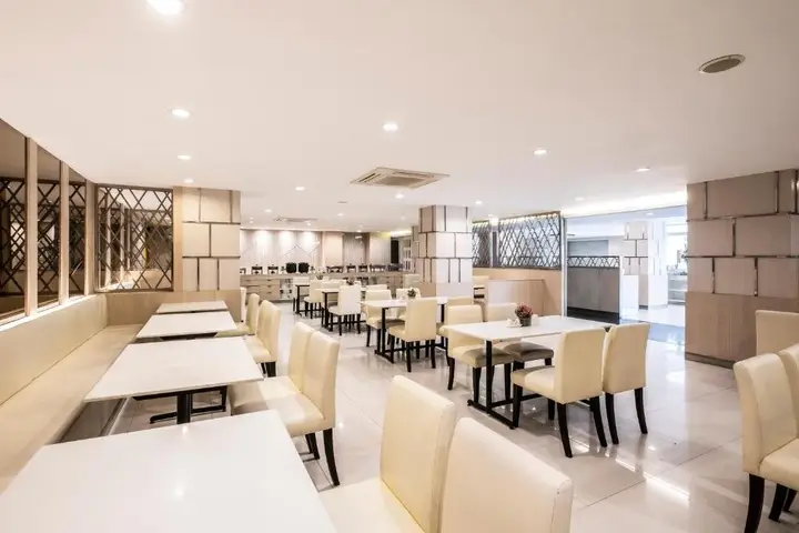 Бангкок: The Airport Courtyard SHA Extra Plus