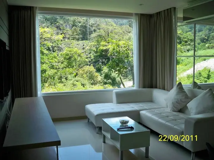 Кату: The Baycliff Residence