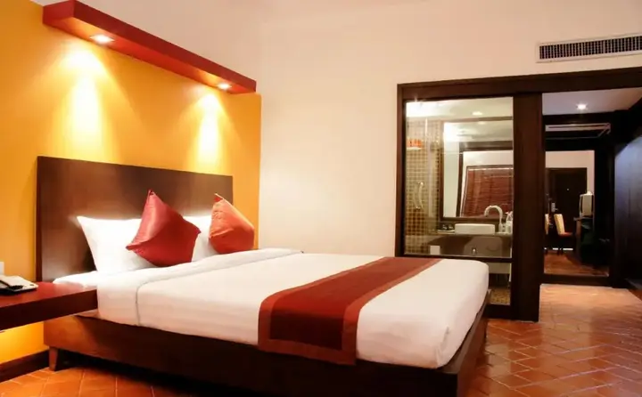 Пхукет: All Seasons Naiharn Phuket