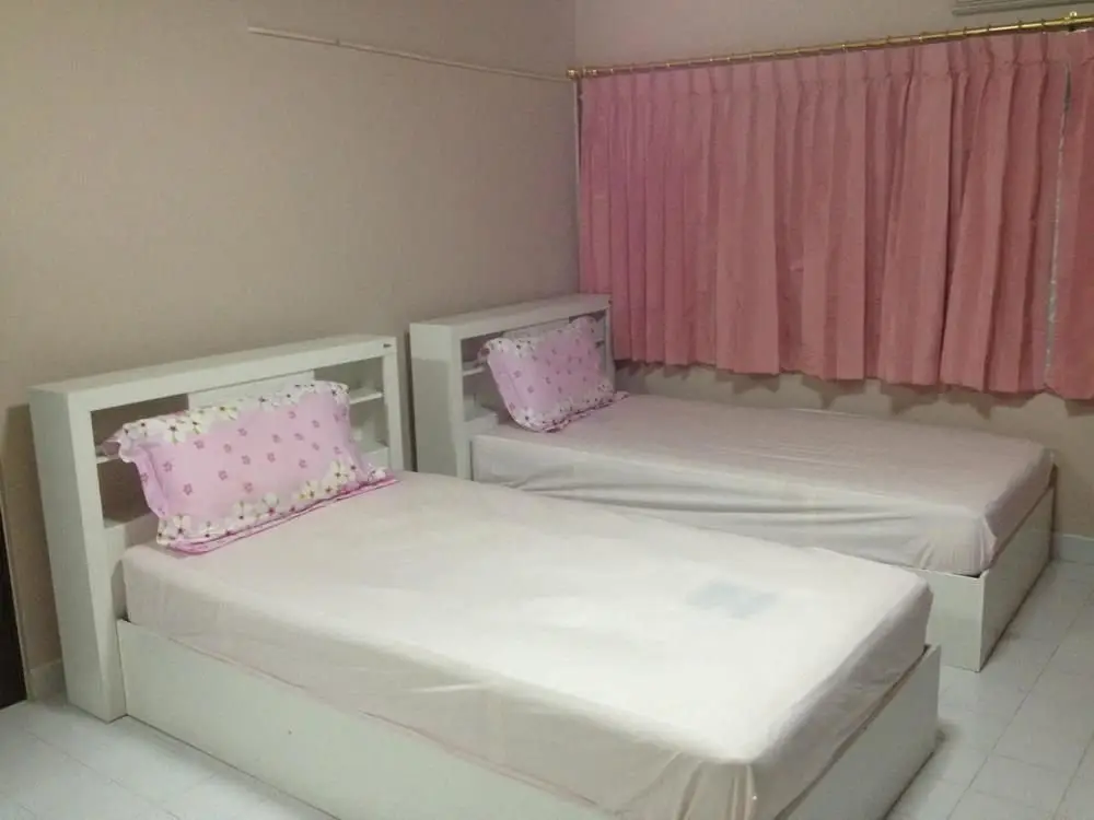 Паккрет: 258 Room Place