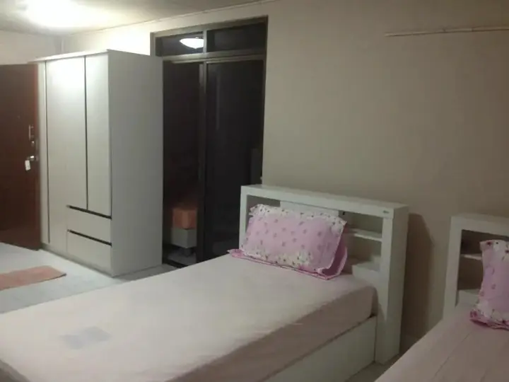 Паккрет: 258 Room Place
