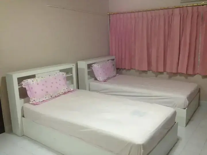 Паккрет: 258 Room Place