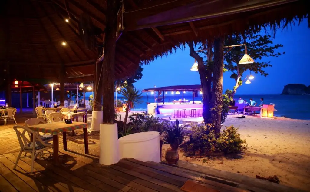 главный пляж: Mayalay Resort-Green Hotel