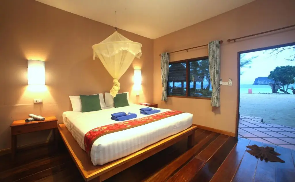 главный пляж: Mayalay Resort-Green Hotel
