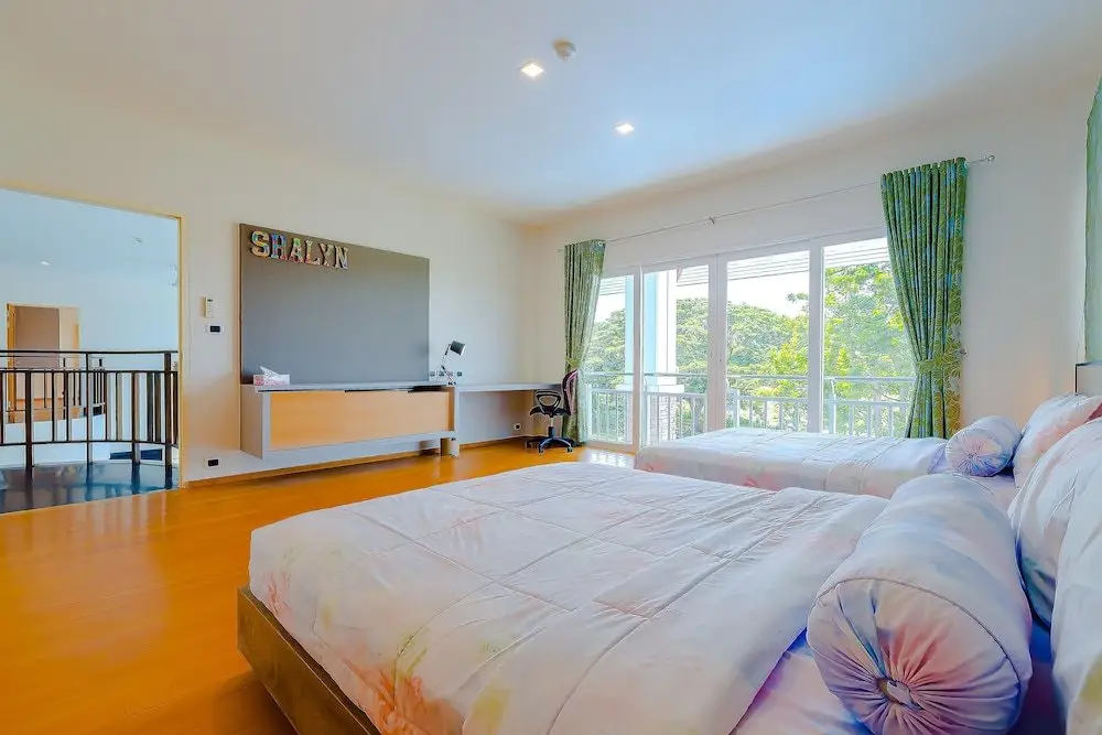 Чаам: Luxury Mansion 6 BR on Golf Course JB