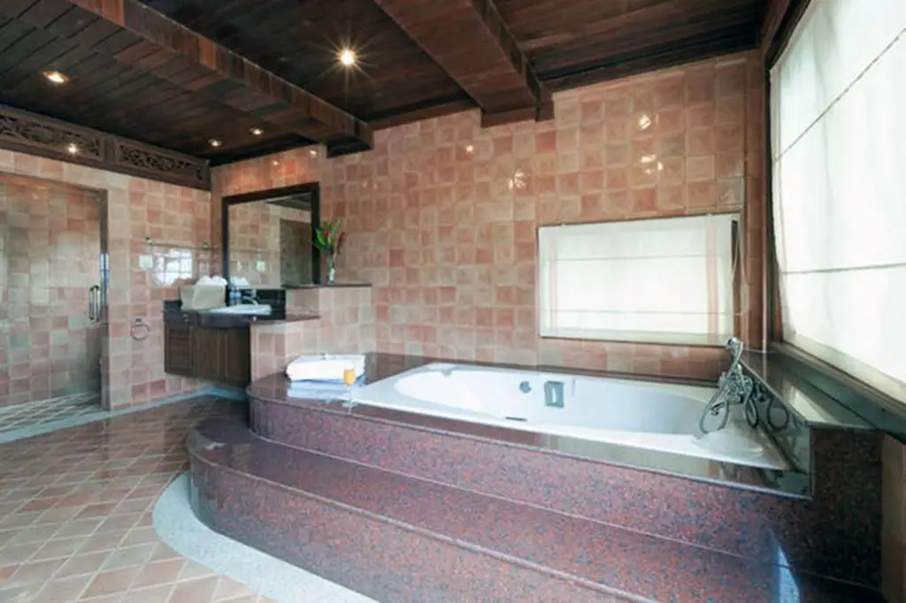 Кату: Villa H