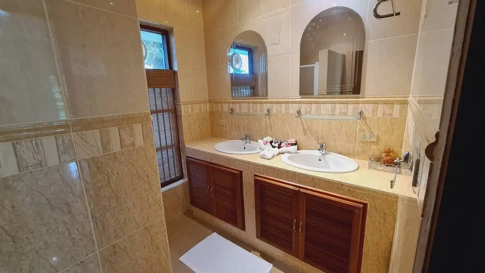 Чаам: Beautiful Bungalow With Shared Outdoor Pool and 2km From the Beach