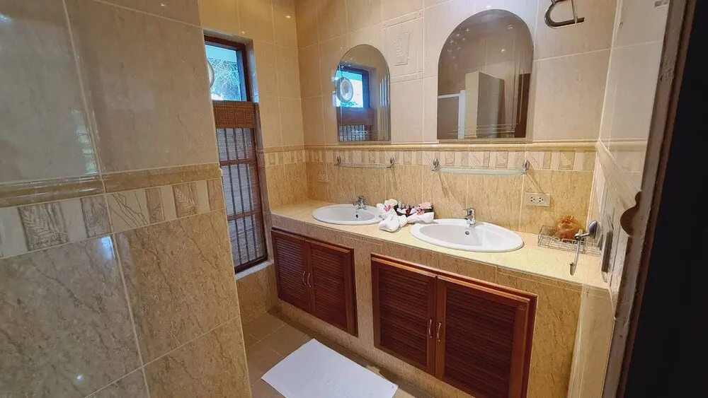 Чаам: Beautiful Bungalow With Shared Outdoor Pool and 2km From the Beach