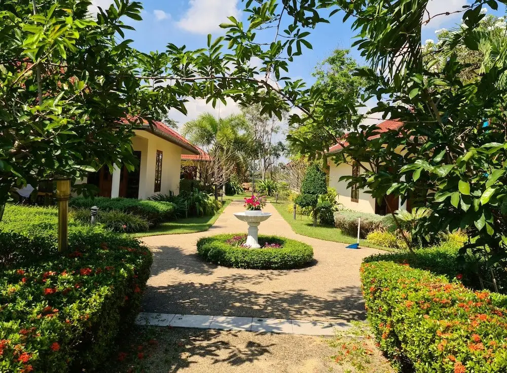 Чаам: Beautiful Bungalow With Shared Outdoor Pool and 2km From the Beach