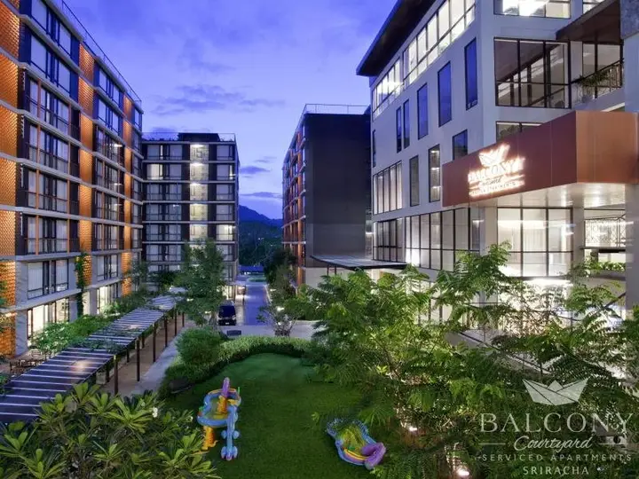 Сирача: Balcony Courtyard Sriracha Hotel & Serviced Apartments (SHA Extra Plus)
