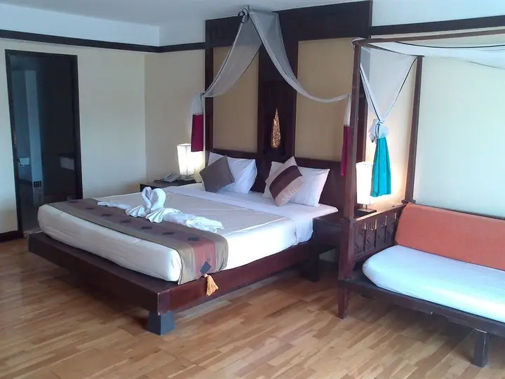 Кату: Nilly's Marina Inn