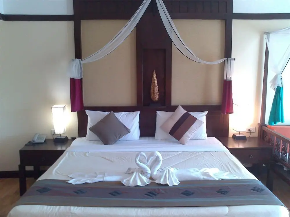 Кату: Nilly's Marina Inn