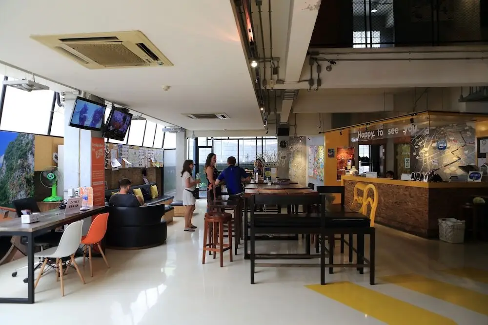 Бангкок: ZEN Hostel Decho Road