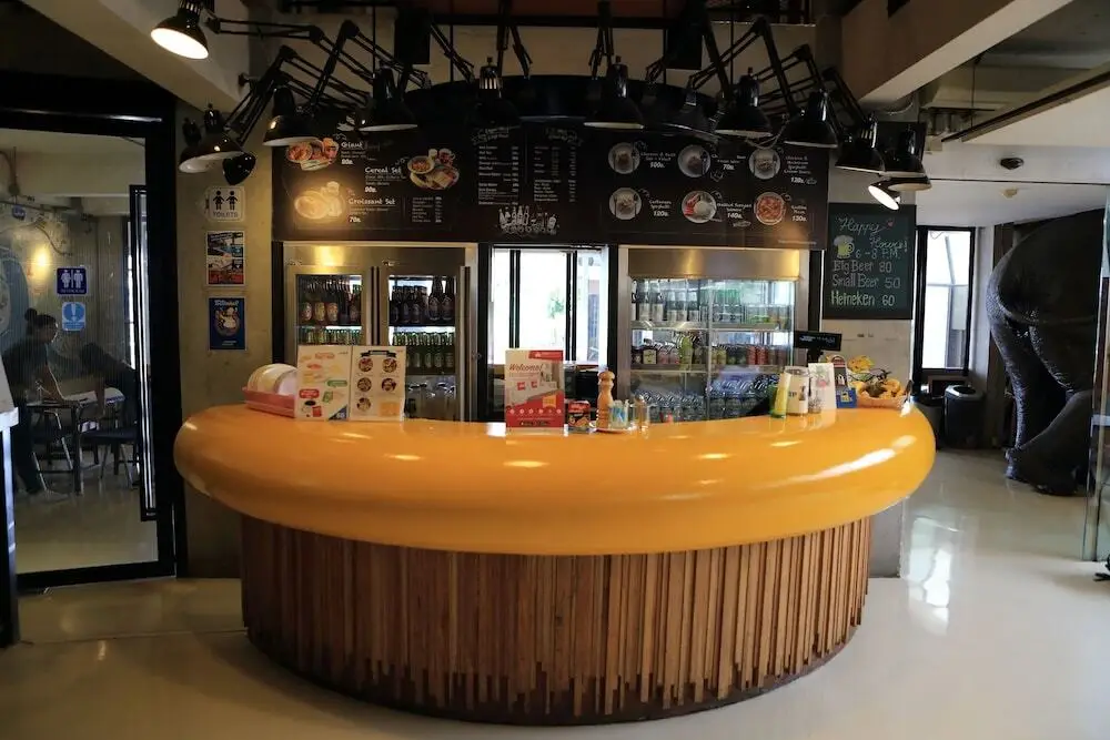 Бангкок: ZEN Hostel Decho Road