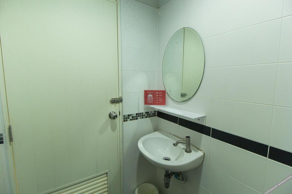 Бангкок: ZEN Rooms Damrongrak Road