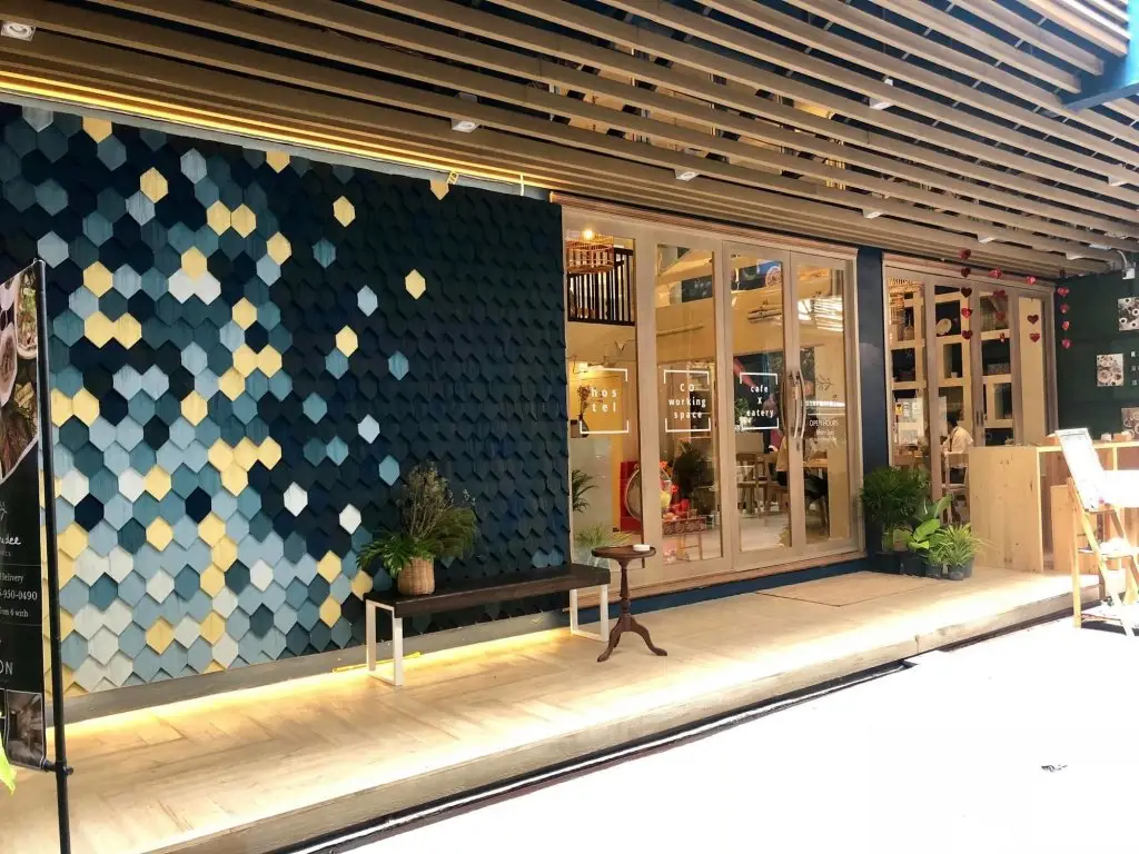Бангкок: Kinnon Deluxe Hostel Coworking Cafe