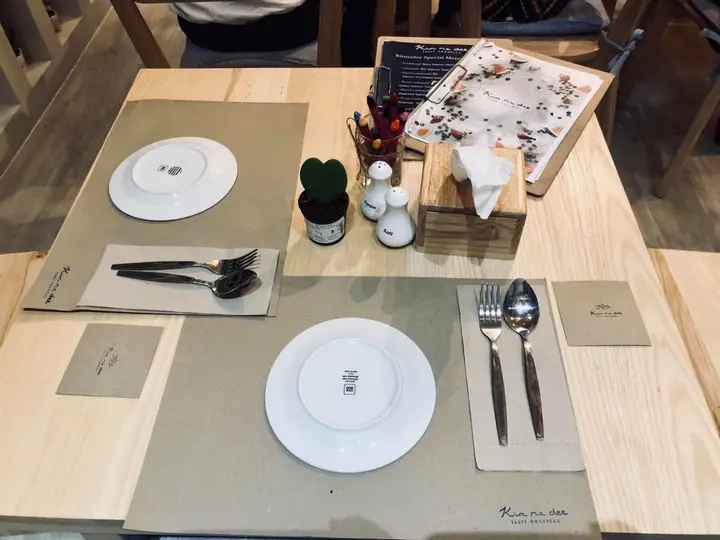 Бангкок: Kinnon Deluxe Hostel Coworking Cafe