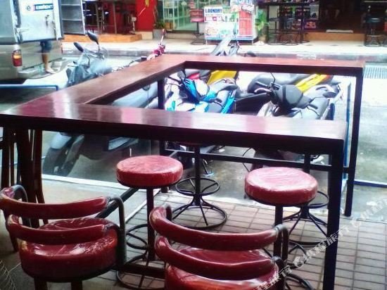 Кату: Rock Around the Clock Inn