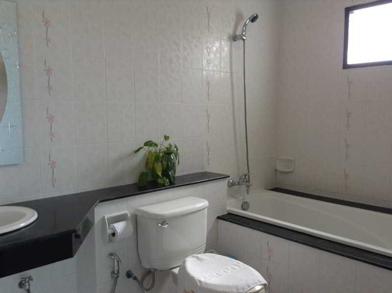 Краби: The Friendship Hometel