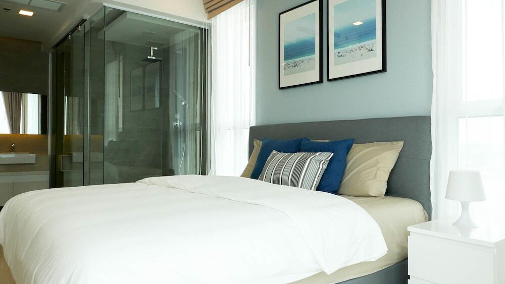 Паттайя: Cetus Beachfront Condo By Pong