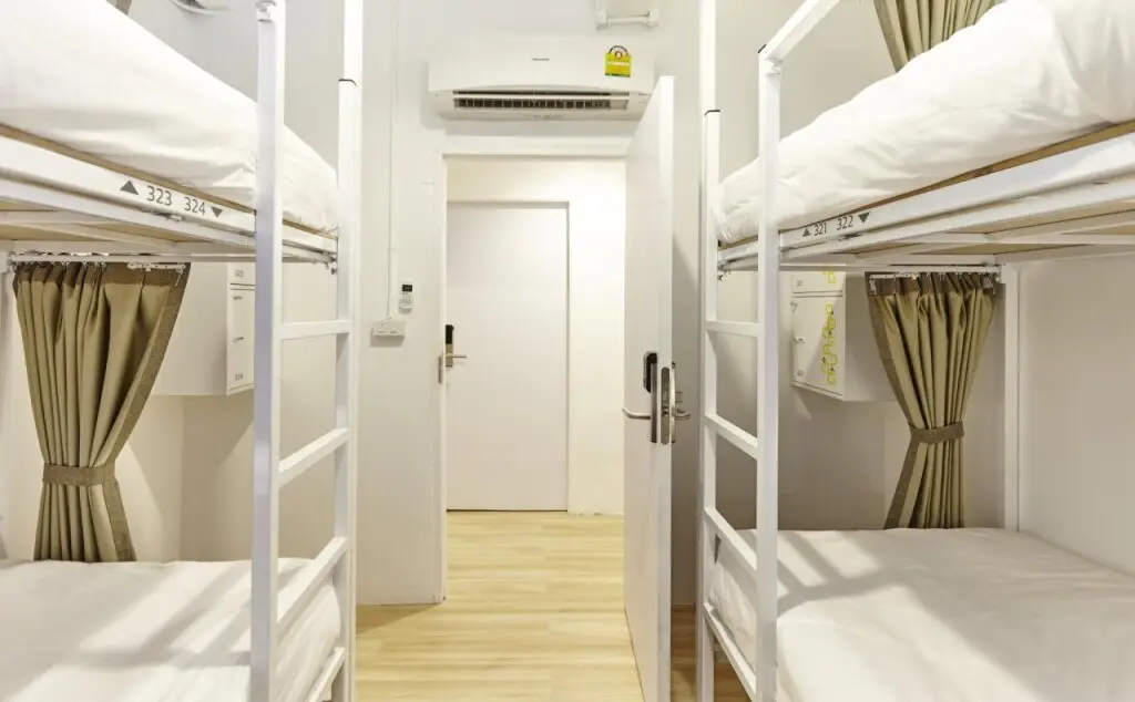 Бангкок: LiveItUp Chitlom Hostel