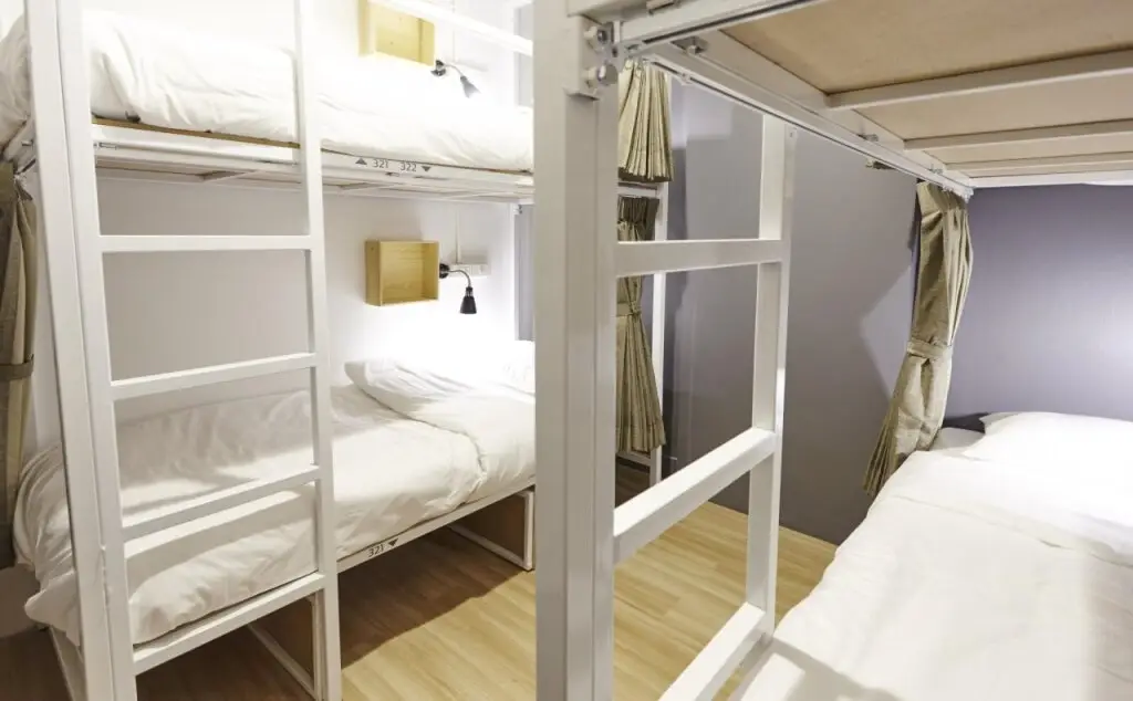 Бангкок: LiveItUp Chitlom Hostel