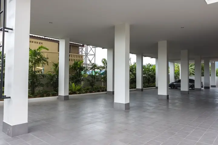 Хатъяй: The Terrace Khlongtoei