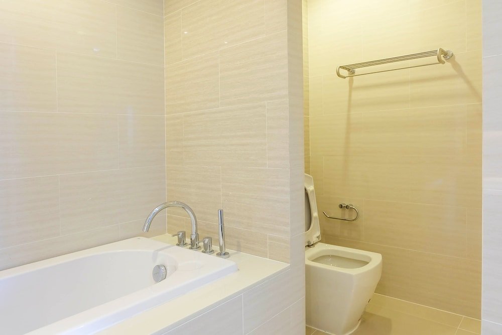 Кхонкэн: Kanyarat Lakeview Condominium by Wilai