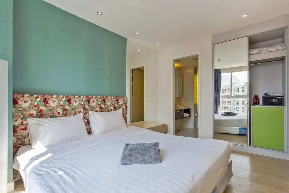 Паттайя: Grande Carribean sea view apartments Jomtien beach