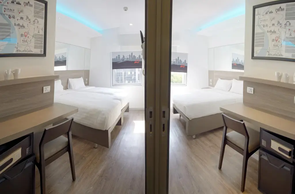 Бангкок: Easy Planet Bangkok Surawong