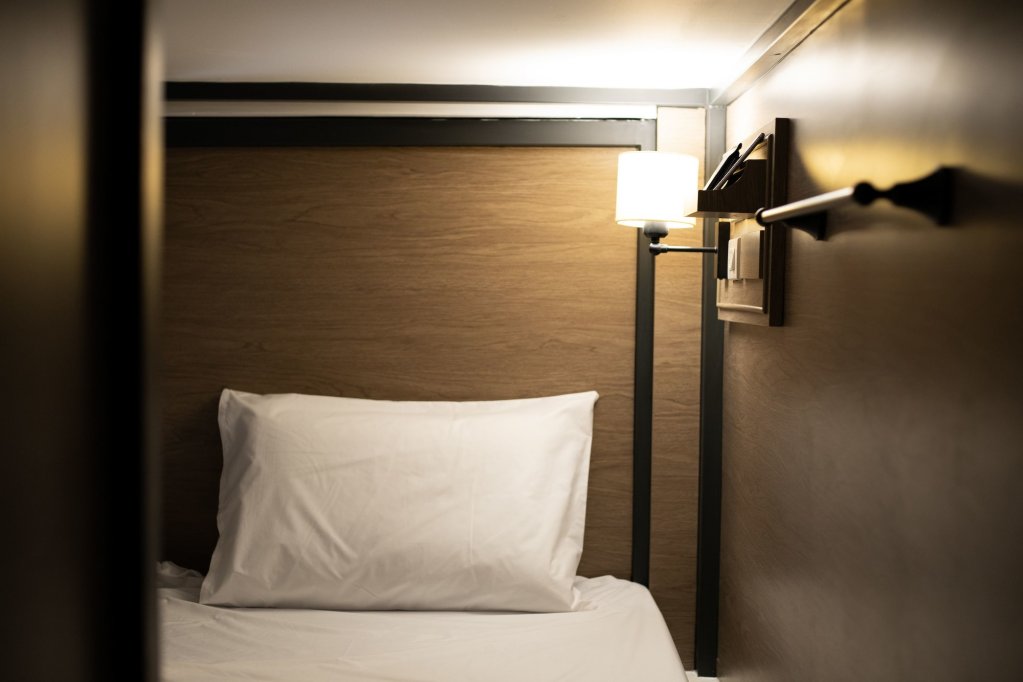 Бангкок: Warm Window Silom - Hostel