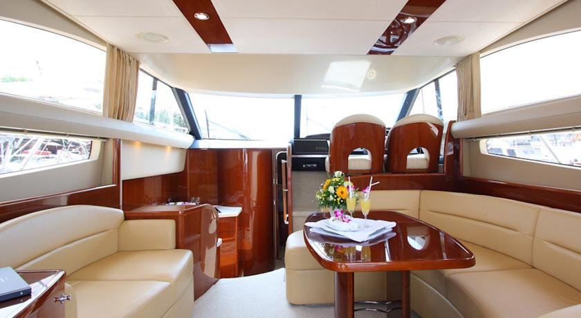 Муанг: Princess Yacht PH4451