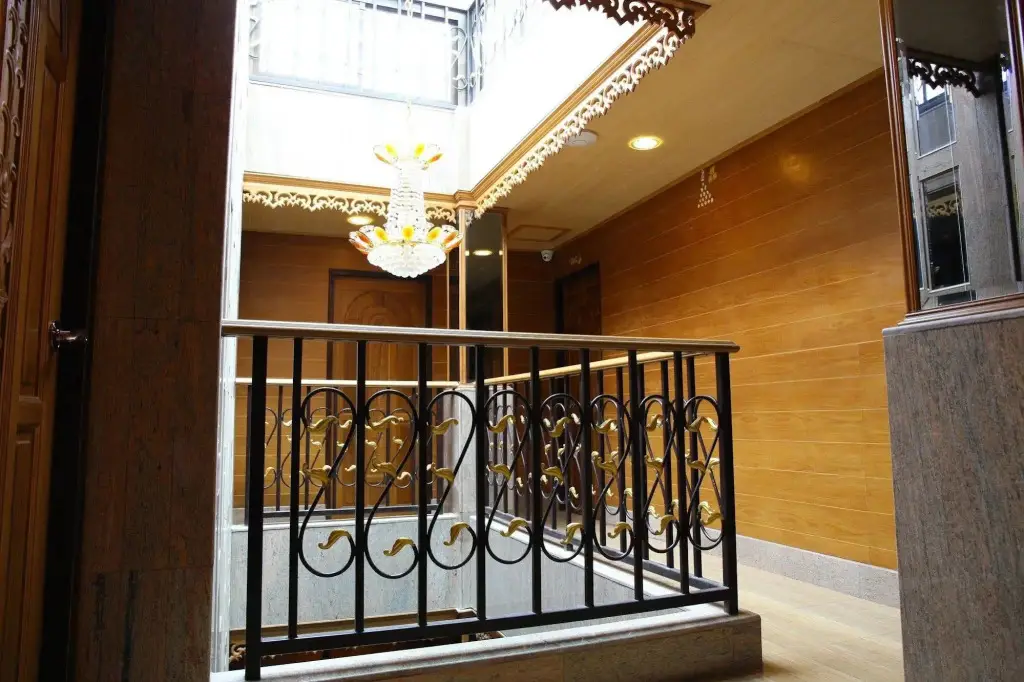 carousel image 1